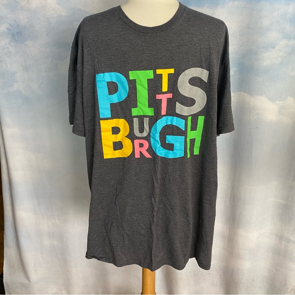Charcoal Graphic 'PITTSBURGH' Colorblock Letter Tee Size XL
